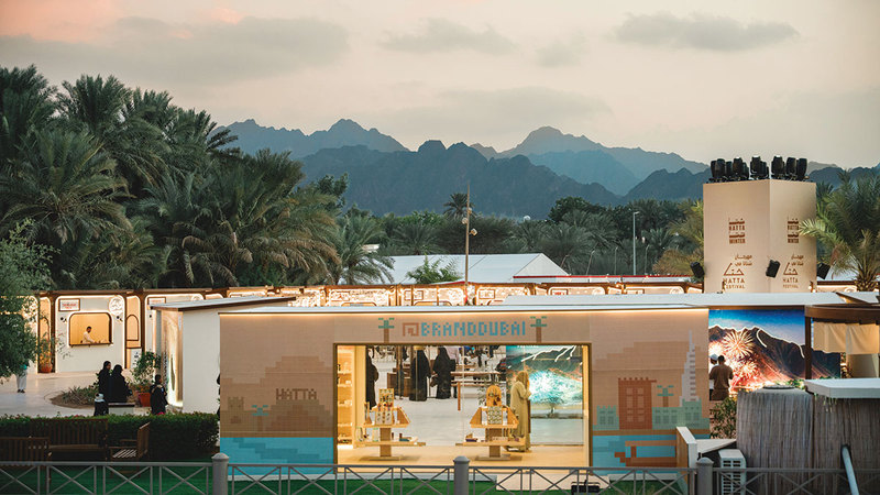 إبداعات إماراتية تزيّن «متجر براند دبي» على ضفاف بحيرة ليم