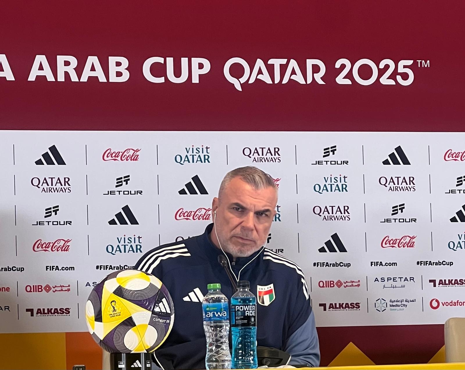 كوزمين: منتخب الإمارات سيواجه الجزائر في كأس العرب بأفضل طريقة ممكنة