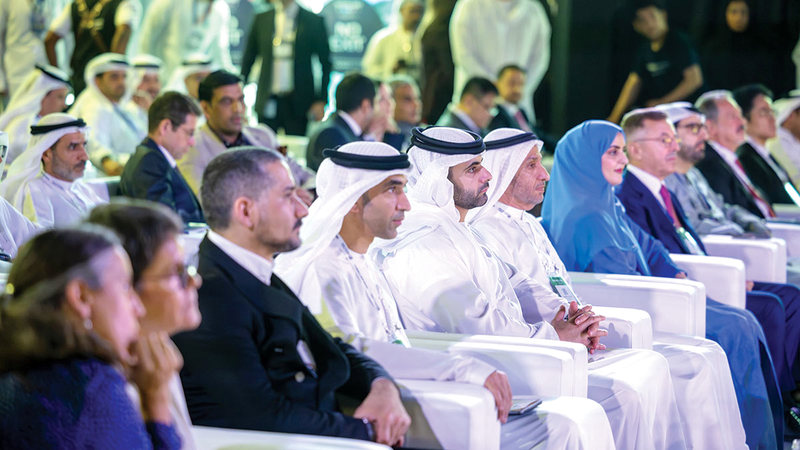 منصور بن محمد: التجارة الرقمية ركيزة أساسية في التحول الاقتصادي للإمارات