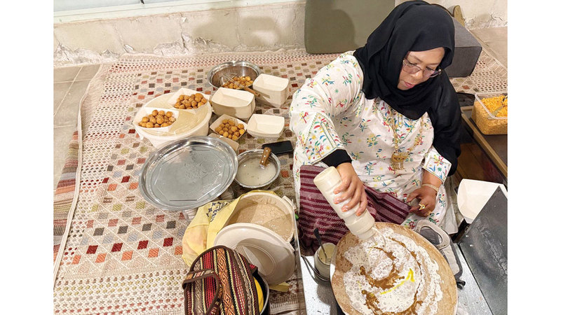 «فوالة رمضان».. كرم إماراتي يتجدّد من بعد التراويح إلى الفجر