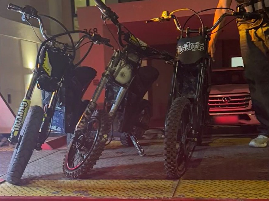 شرطة دبي تحجز دراجات نارية بسبب سلوكيات مرورية خطرة