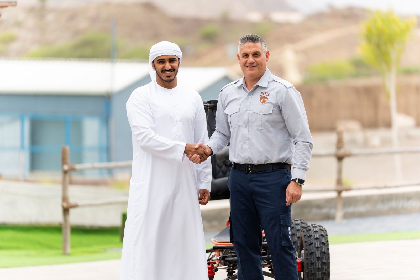 دبي القابضة تستحوذ على مركبات 