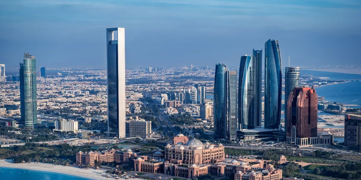 «اقتصادية أبوظبي»: تمديد فترة رخصة «تاجر أبوظبي» دون مقر عاماً إضافياً