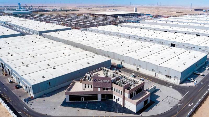 «جيه إل إل»: إيجارات العقارات الصناعية في دبي ترتفع 12.8% خلال الربع الأول