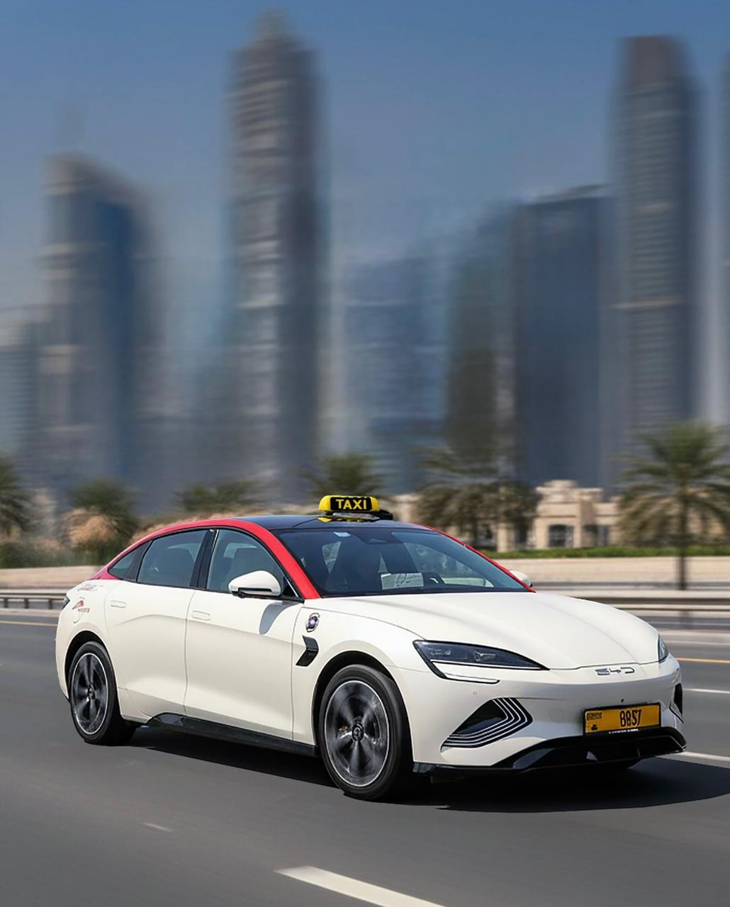 بحد أدنى 13 درهماً.. «طرق دبي» تعلن تطبيق تعرفة جديدة لحجز مركبات الأجرة