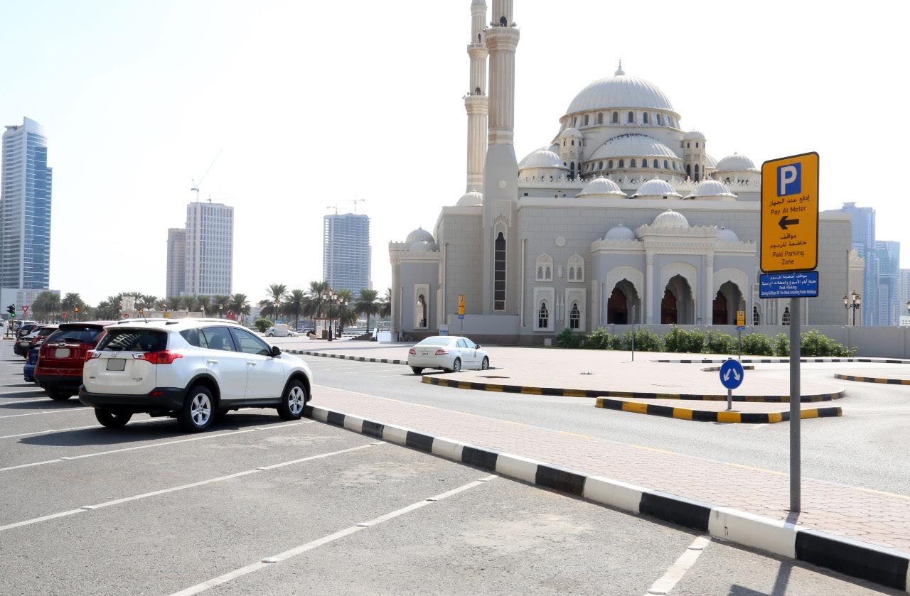 إعفاء مستخدمي المواقف العامة في الشارقة من الرسوم حتى إشعار آخر