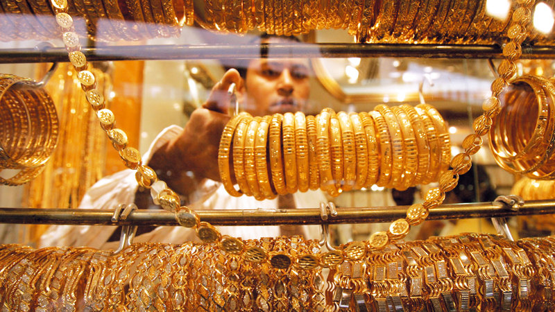 الذهب يسجل أول تراجع بعد 3 أسابيع من الزيادات المتتالية
